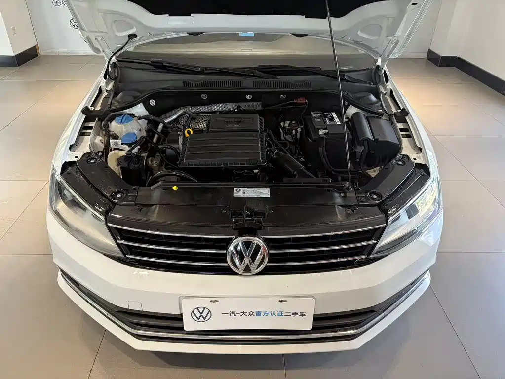 Volkswagen Sagitar 2018 1.6L AT Comfort
