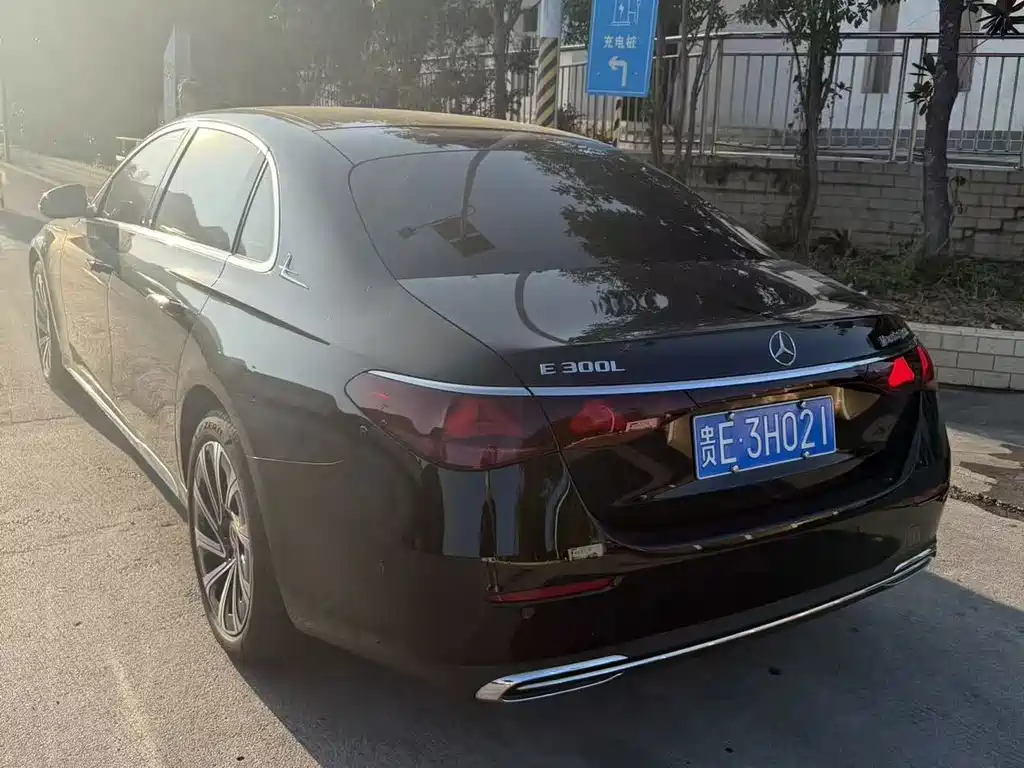 Mercedes-Benz E-Class — миниатюра 5