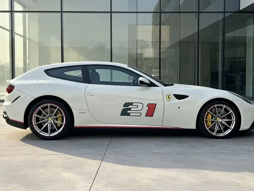 Ferrari FF — миниатюра 3