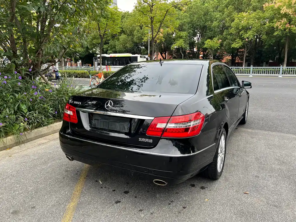 Mercedes-Benz E-Class — миниатюра 7