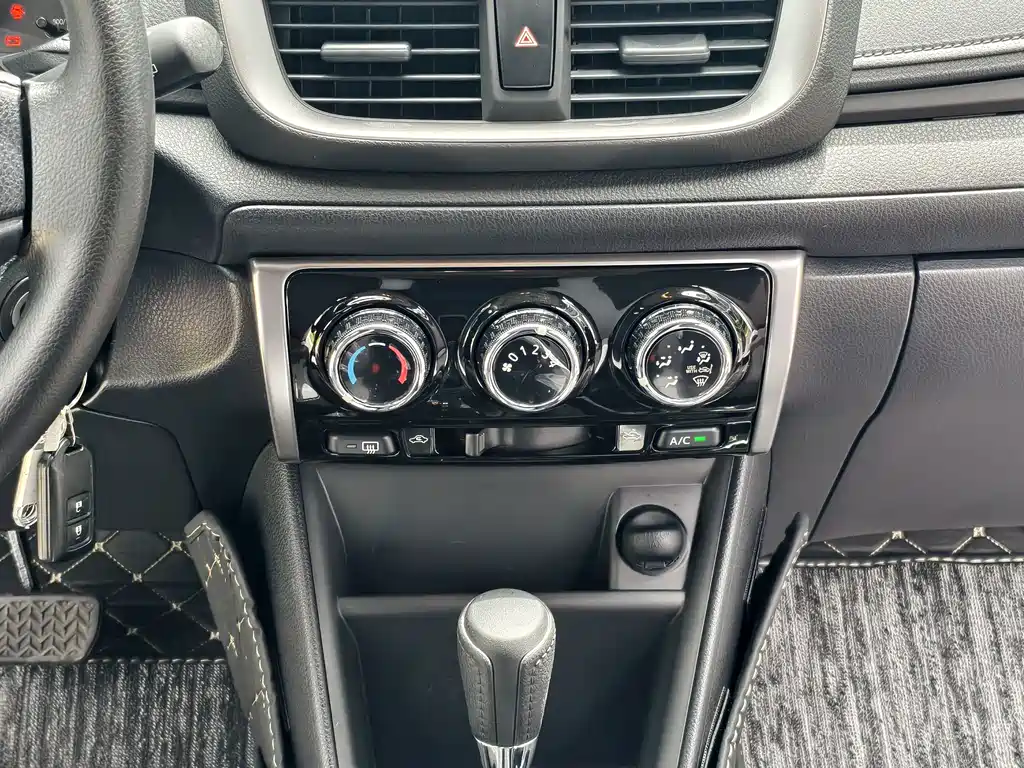 Toyota Yaris L — миниатюра 37