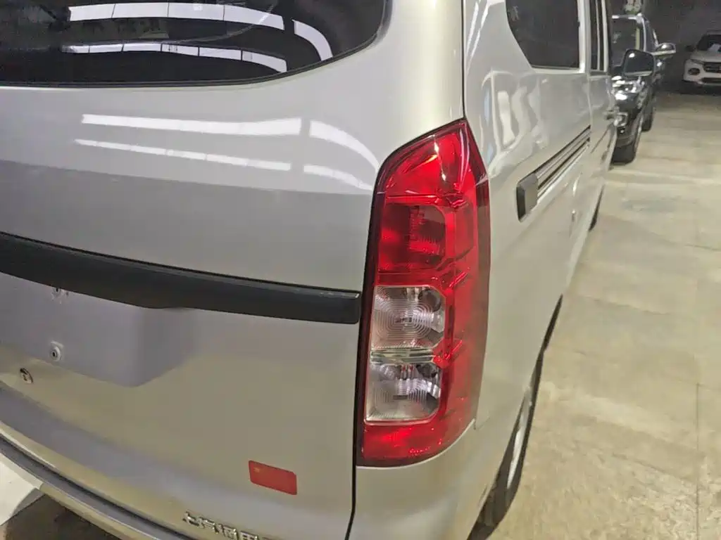 Wuling Hongguang V — миниатюра 8