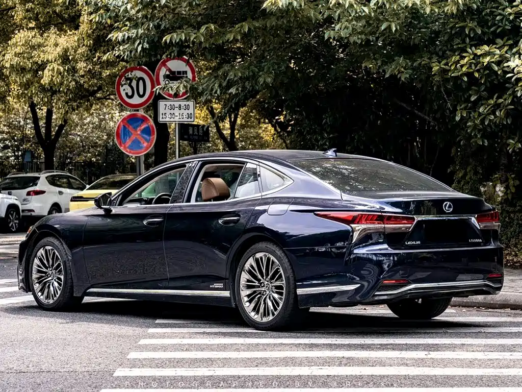 Lexus LS — миниатюра 14