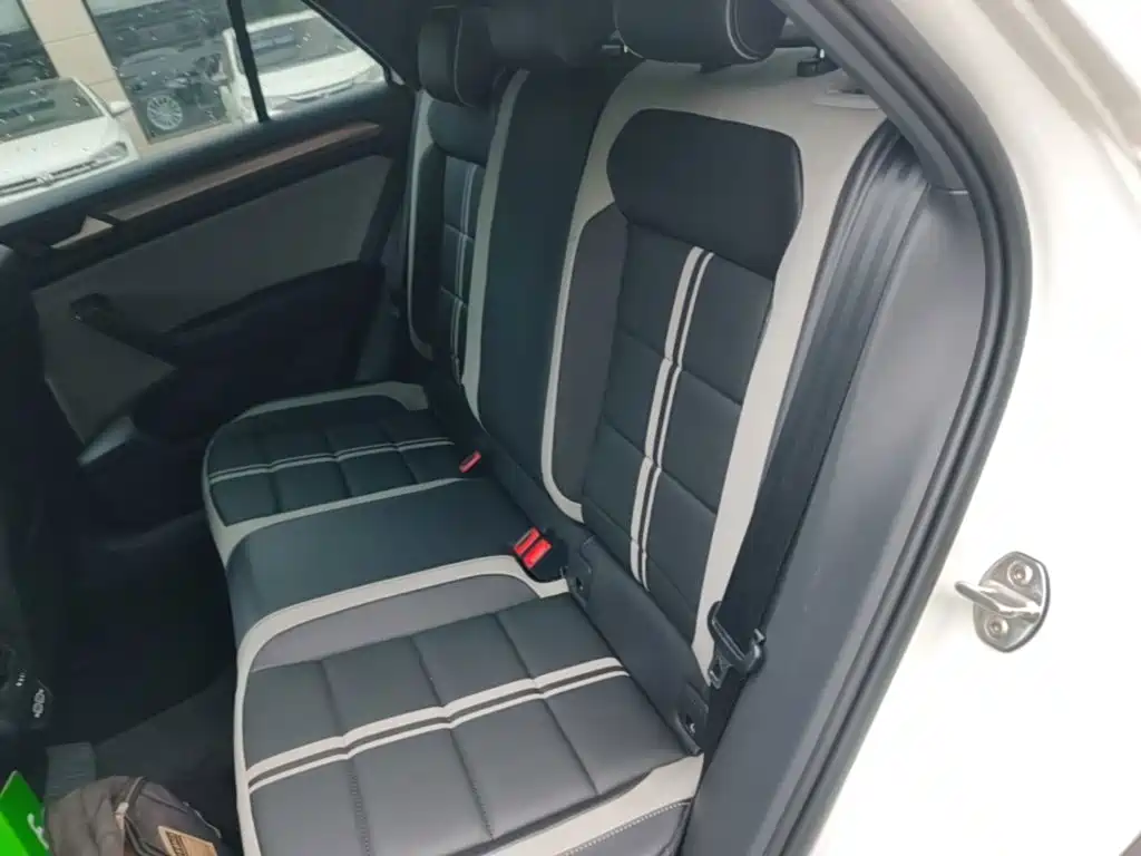 Volkswagen T-Roc — миниатюра 17