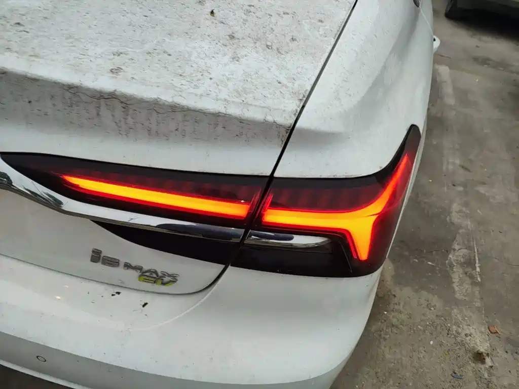 Roewe i6 MAX New Energy — миниатюра 8