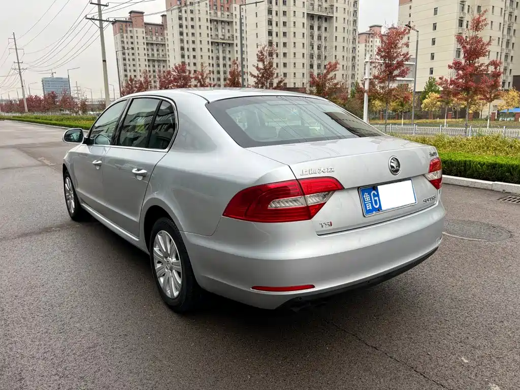 Skoda Superb — миниатюра 5