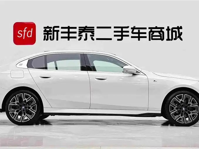 BMW 5 Series — миниатюра 3