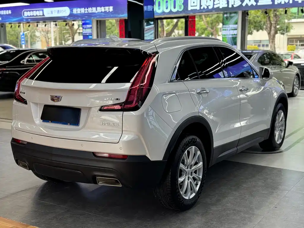 CADILLAC XT4