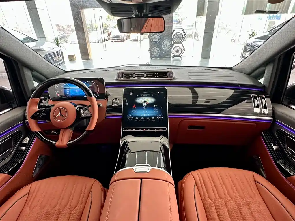 Mercedes-Benz Vito 2024 2.0T Elite 7 мест