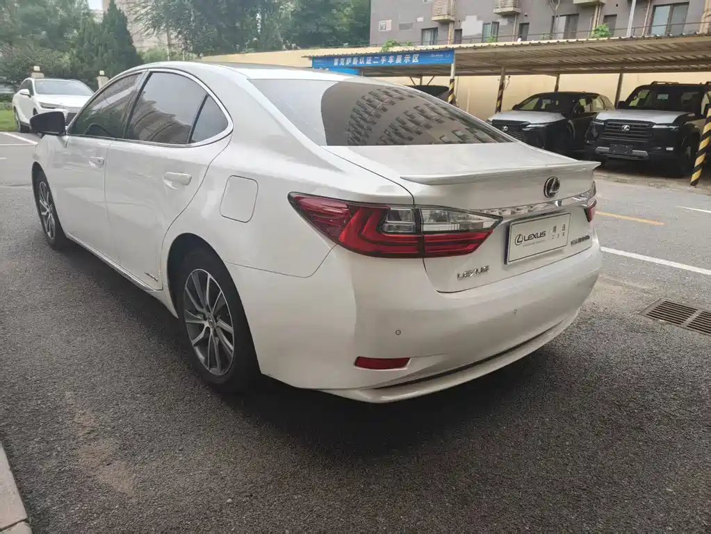 Lexus ES — миниатюра 4