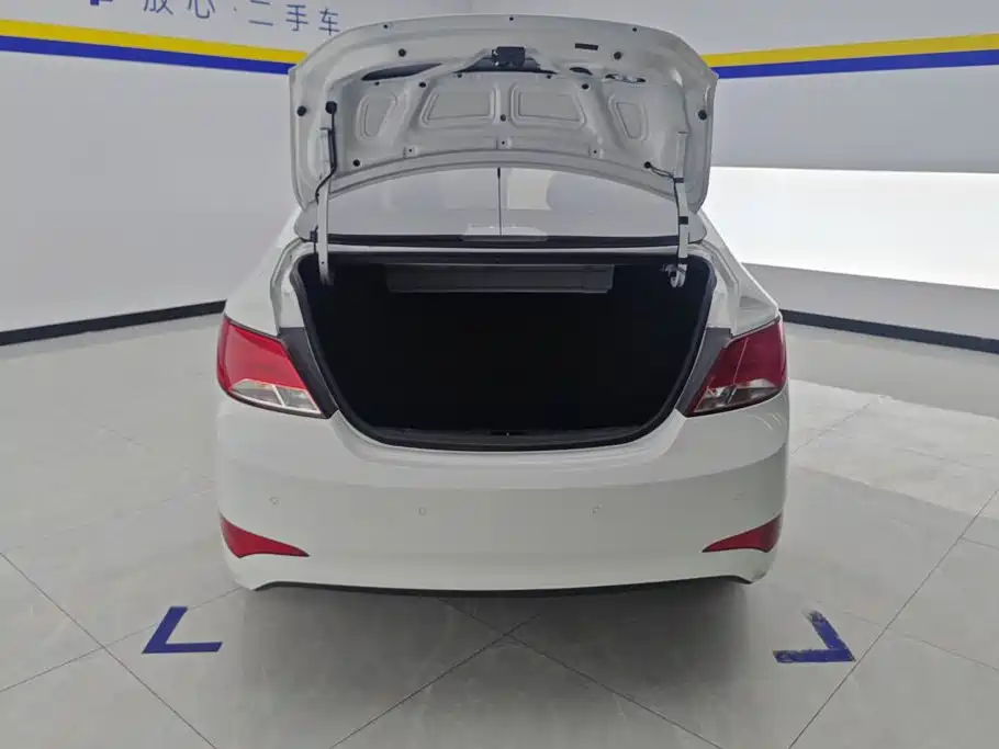 Hyundai Verna — миниатюра 4