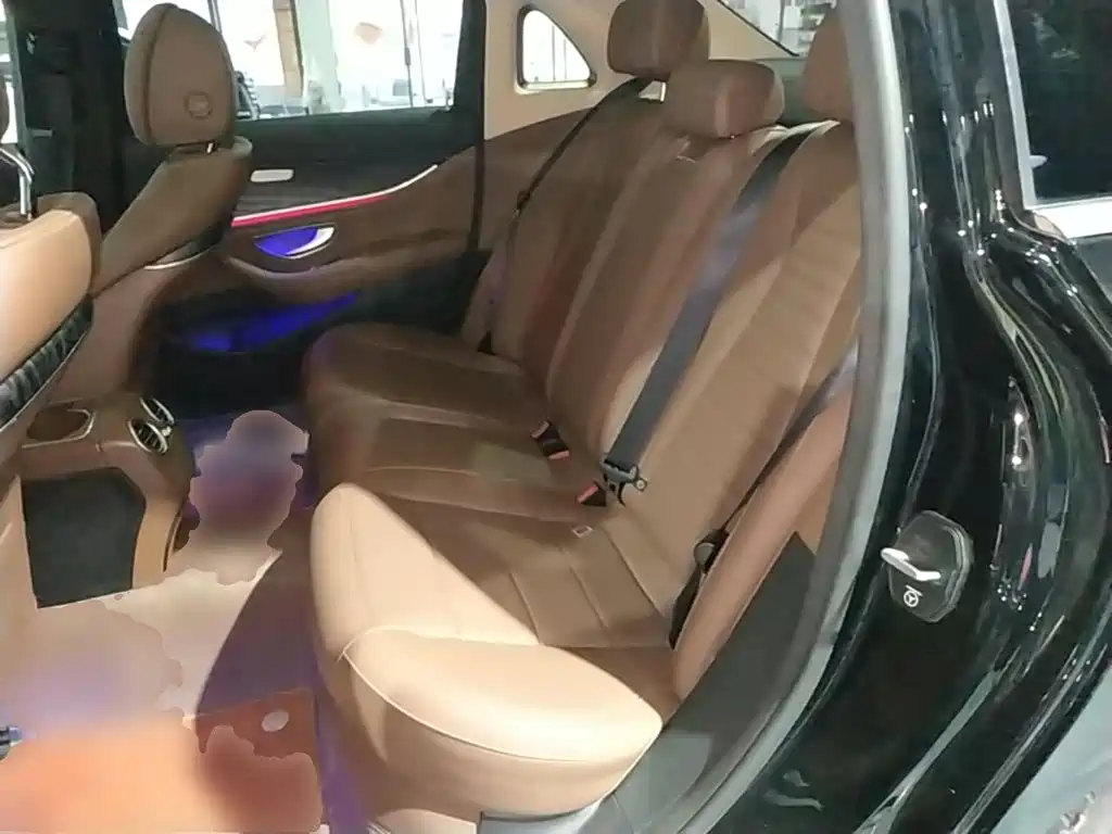 Mercedes-Benz E-Class — миниатюра 17