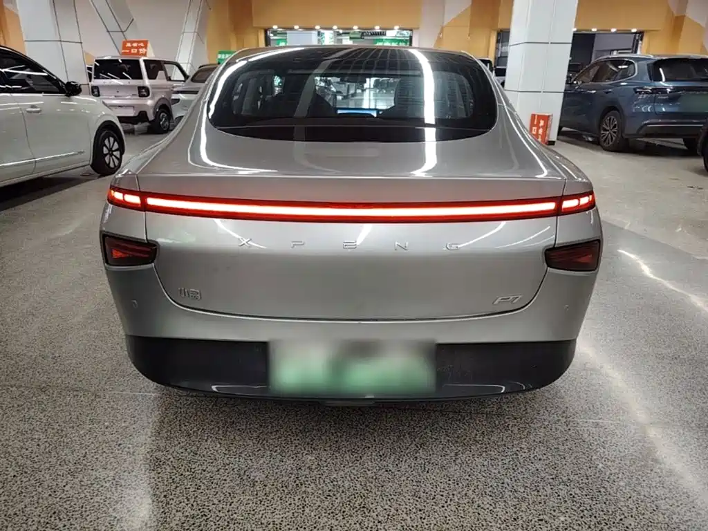 XPeng P7 — миниатюра 6