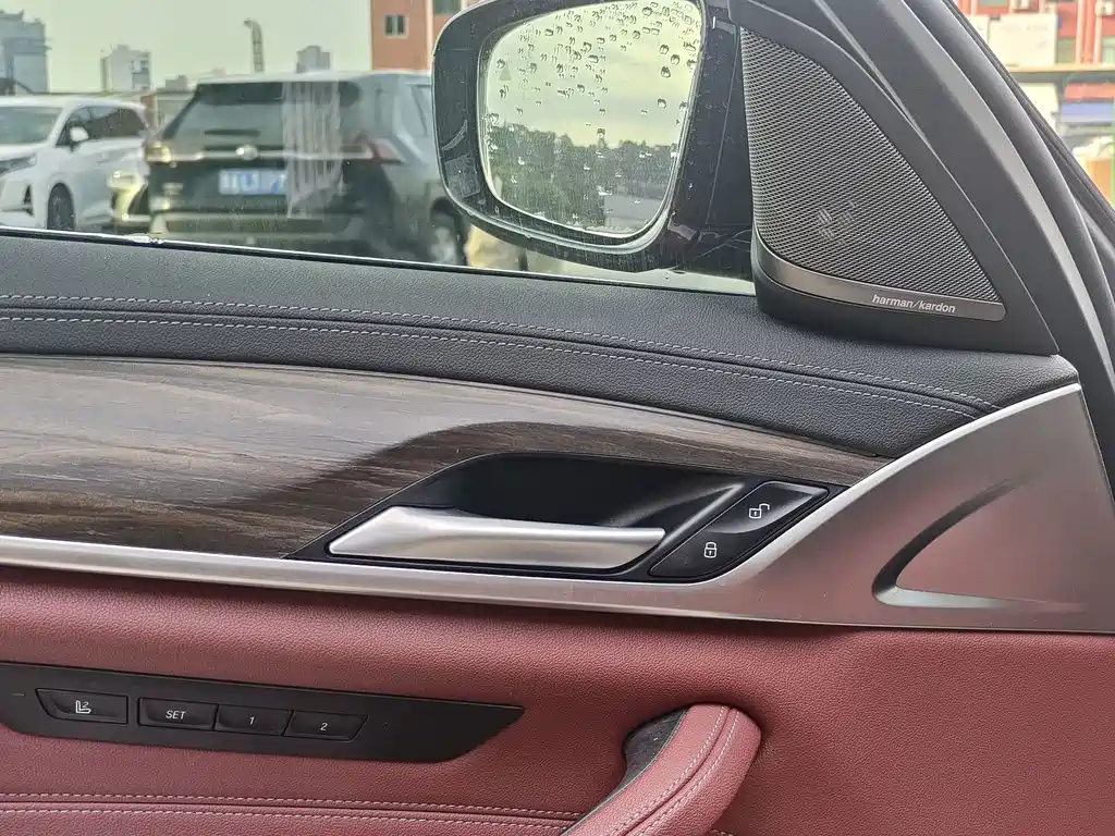 BMW 5 Series — миниатюра 11