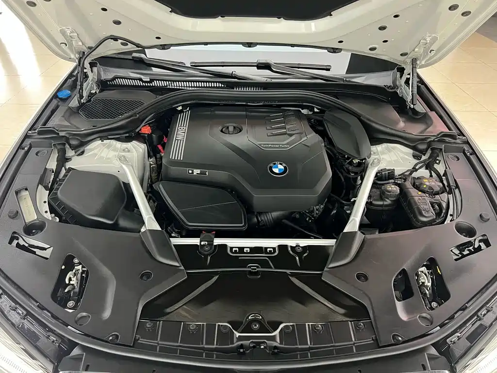 BMW 5 Series — миниатюра 26