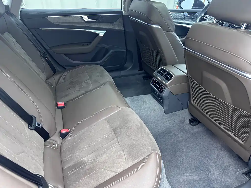 Audi A7L — миниатюра 12
