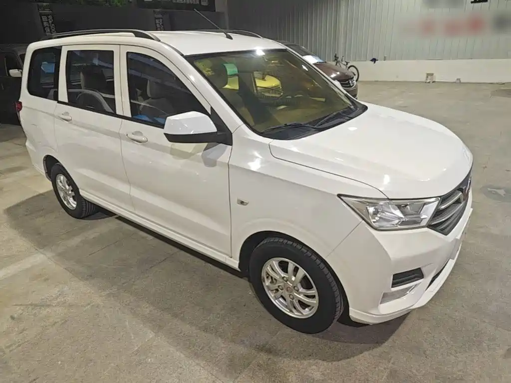 Wuling Hongguang — миниатюра 4