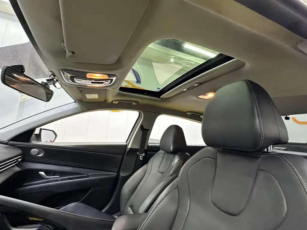 Hyundai Elantra — миниатюра 16