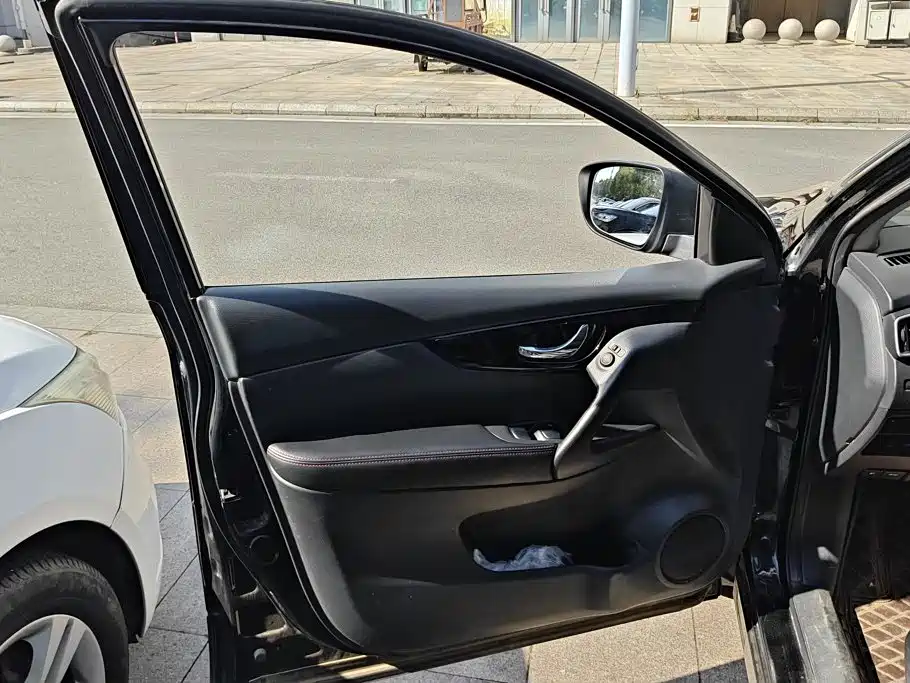 Nissan Qashqai — миниатюра 7