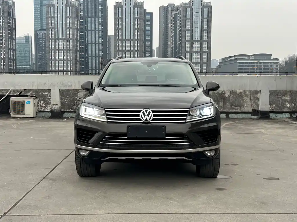 VOLKSWAGEN TOUAREG