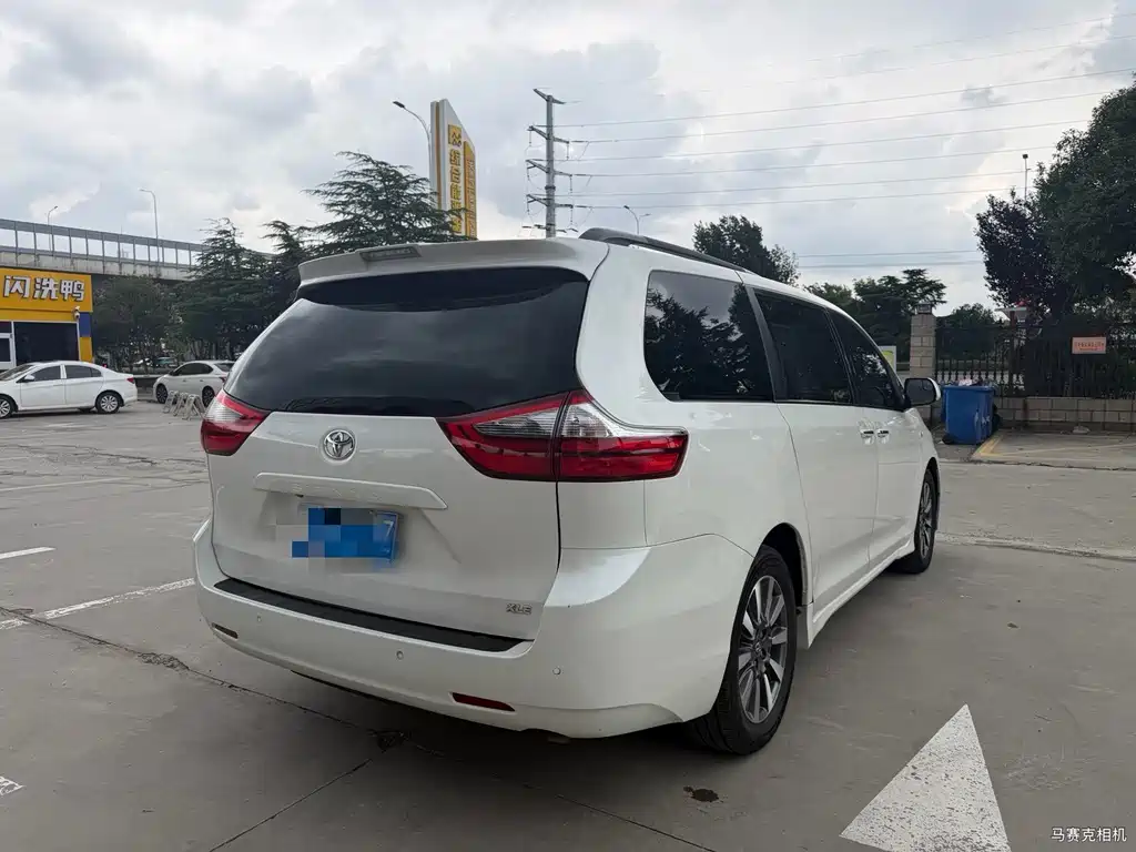 Toyota Sienna — миниатюра 4