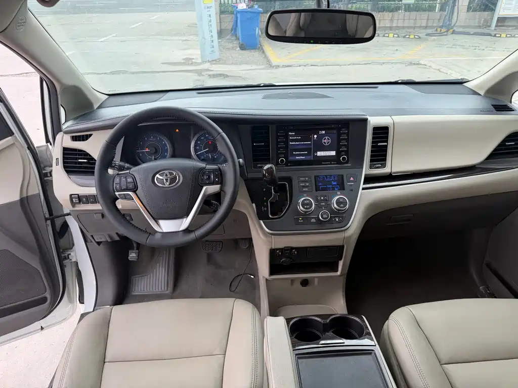 Toyota Sienna — миниатюра 7