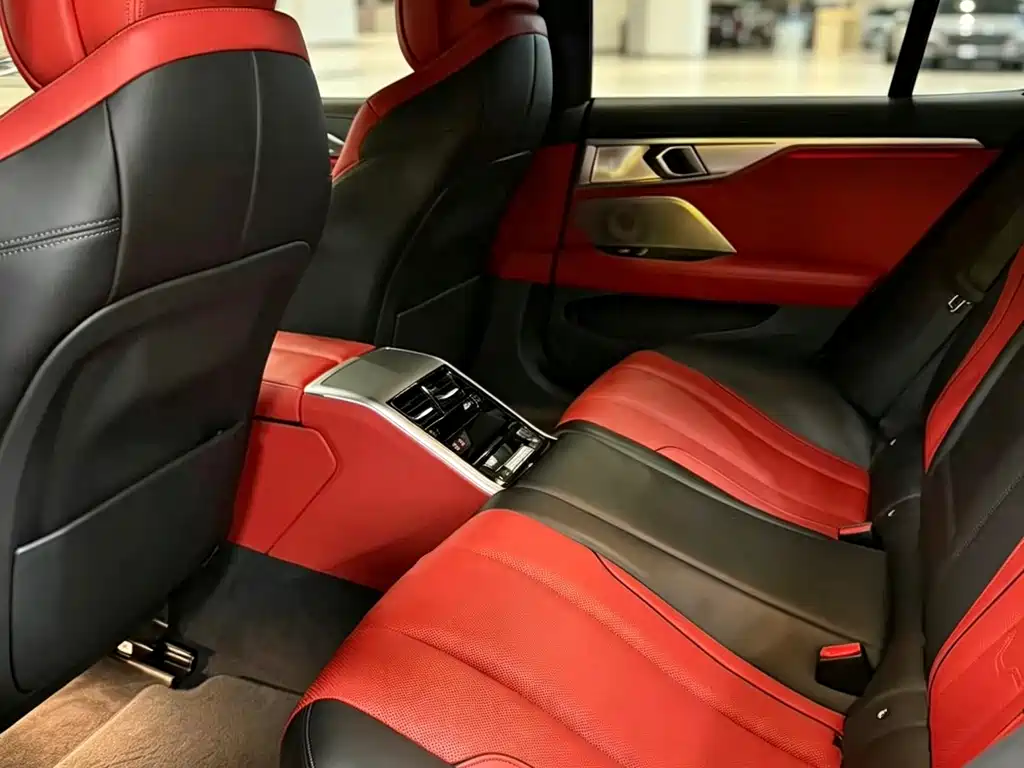BMW 8 Series — миниатюра 7