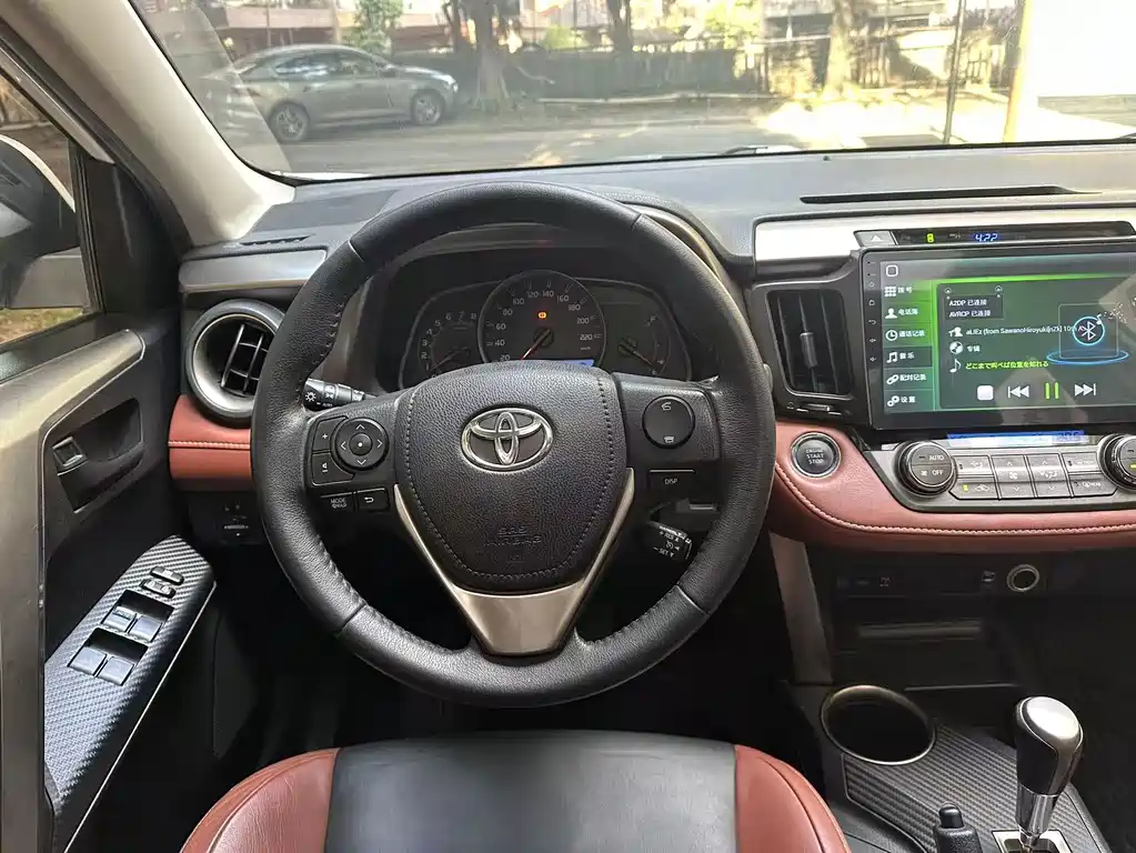 Toyota RAV4 — миниатюра 8