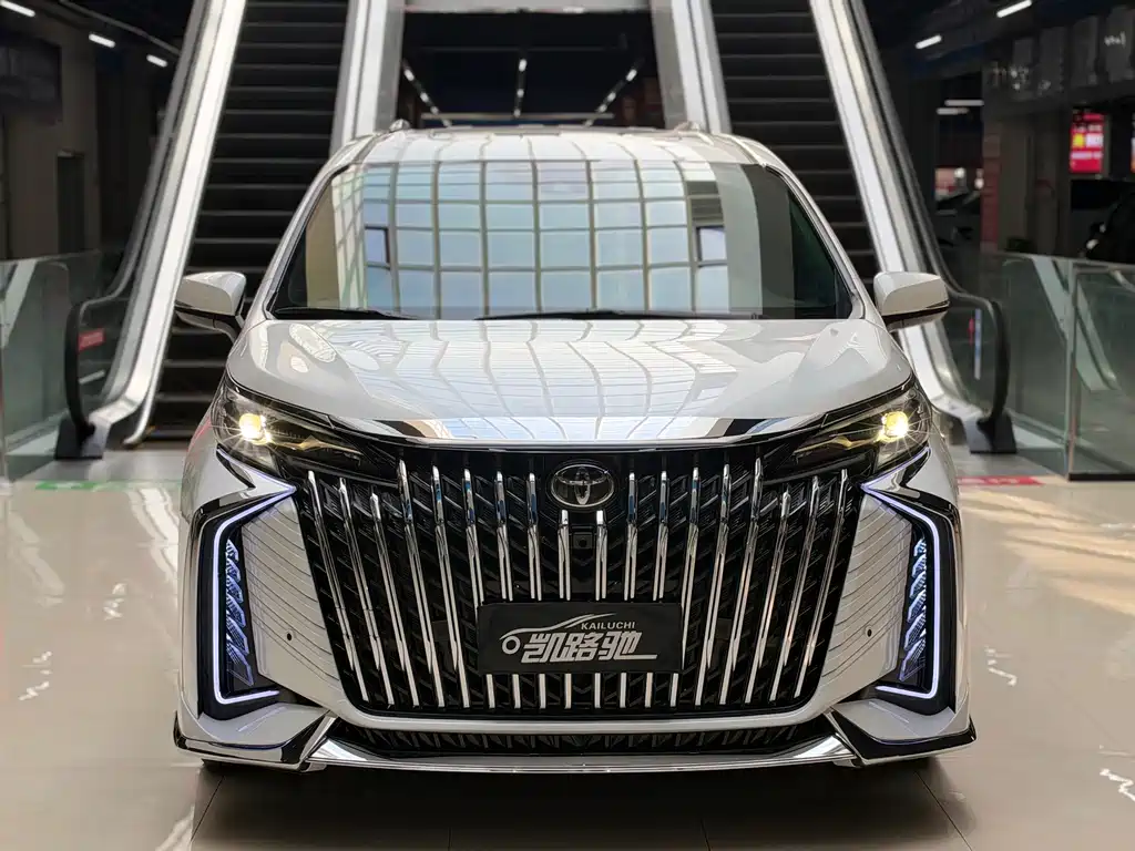 Toyota Granvia — миниатюра 2