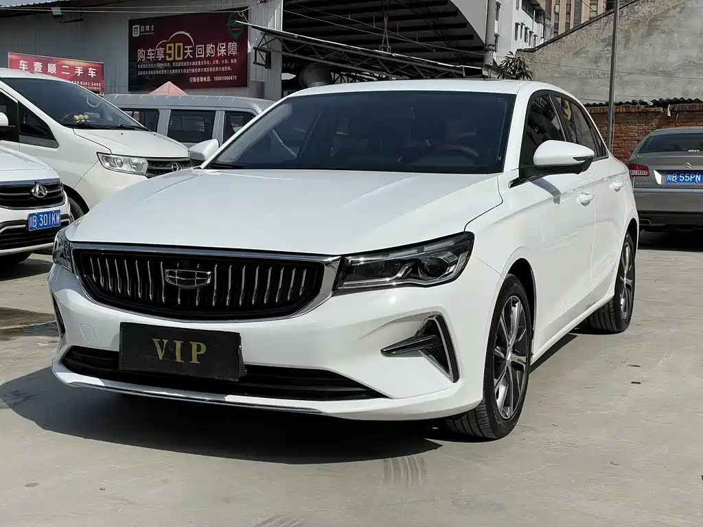 Geely Emgrand 2022