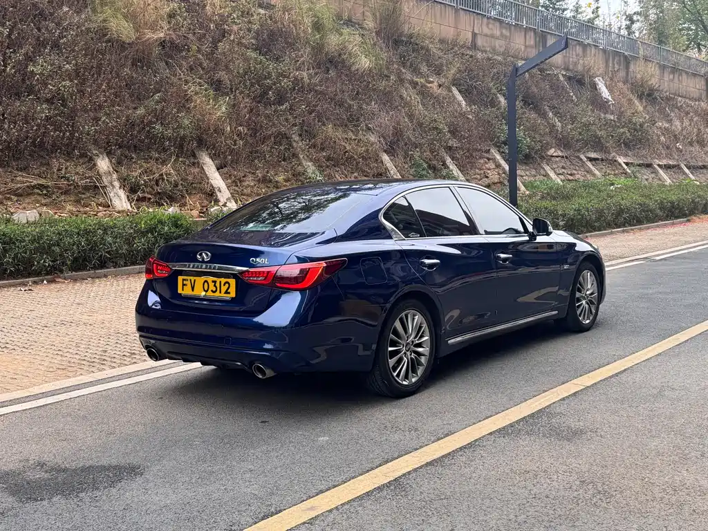 INFINITI Q50L
