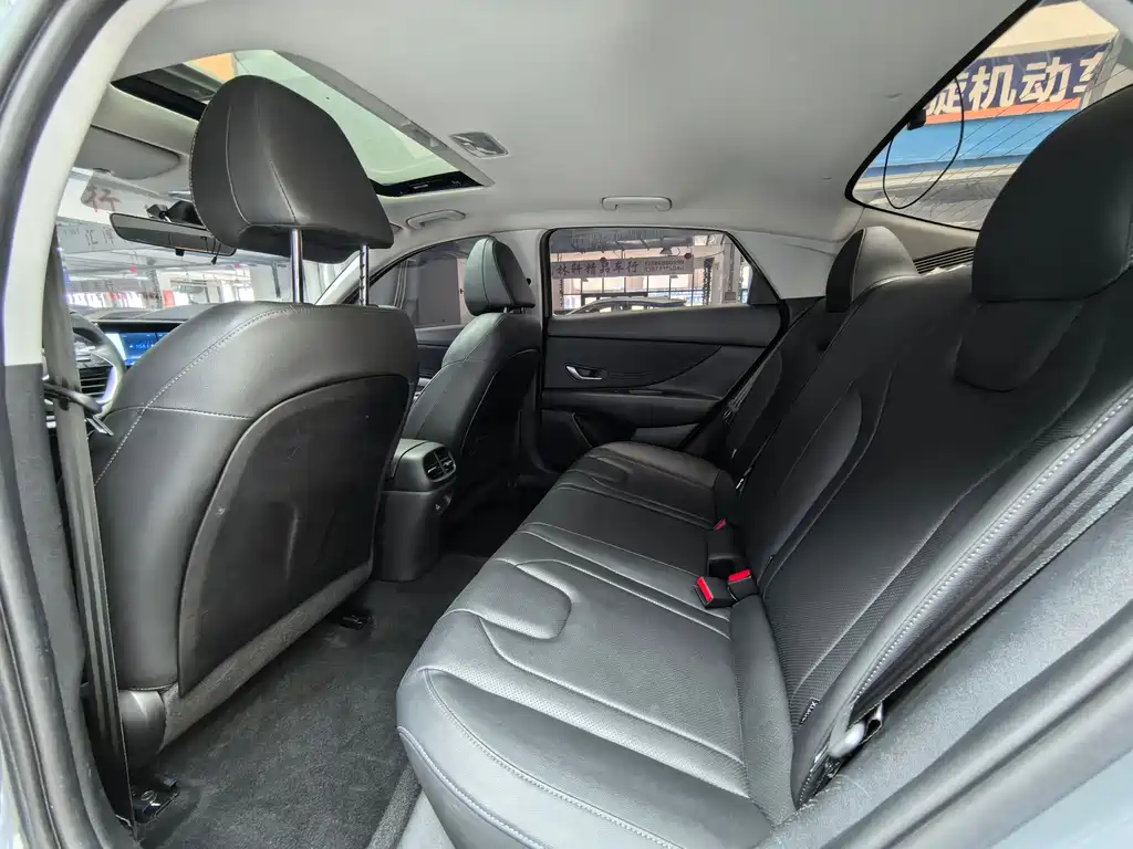 Hyundai Elantra — миниатюра 7