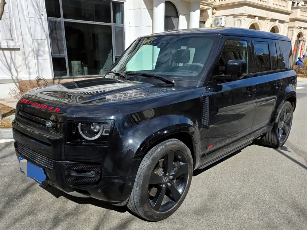 Land Rover Defender 2024
