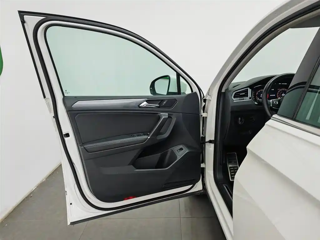 Volkswagen Tiguan L L 2021 330TSI AT R-Line
