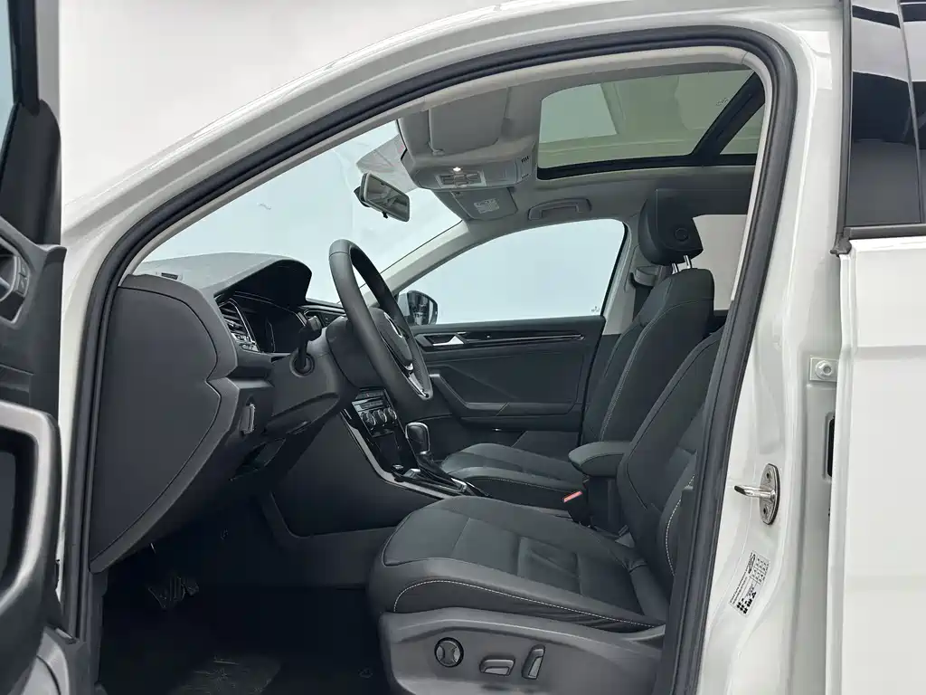 Volkswagen T-Roc 2022 280TSI DSG PLUS