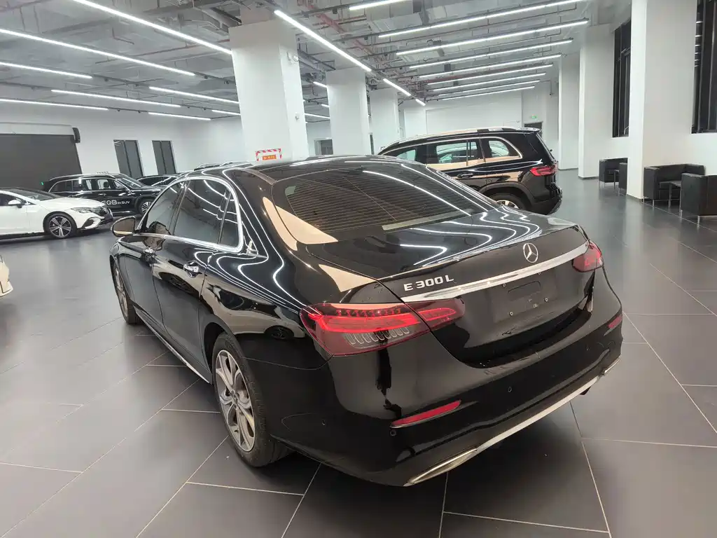 Mercedes-Benz E-Class — миниатюра 6