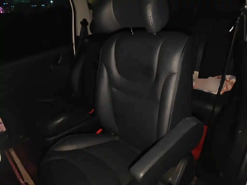Luxgen Big 7 MPV — миниатюра 13