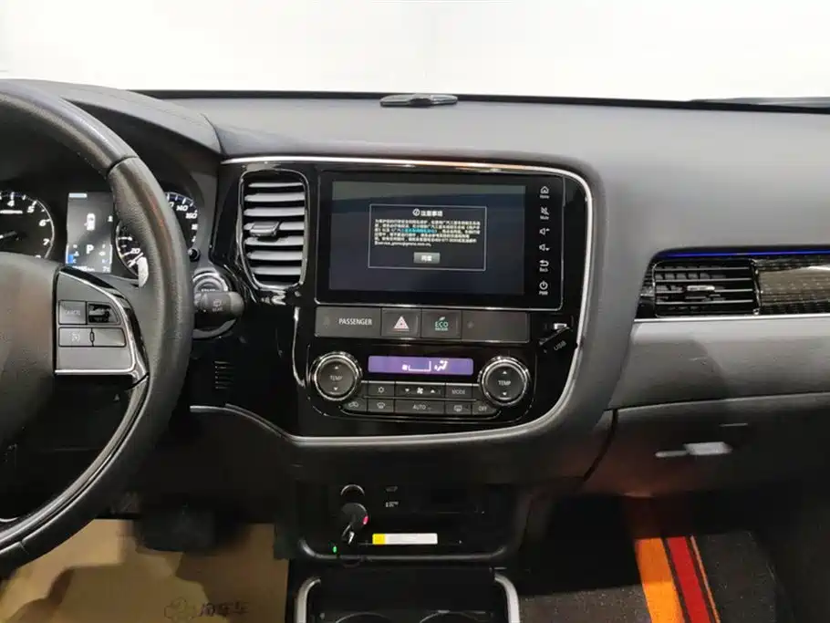 MITSUBISHI OUTLANDER