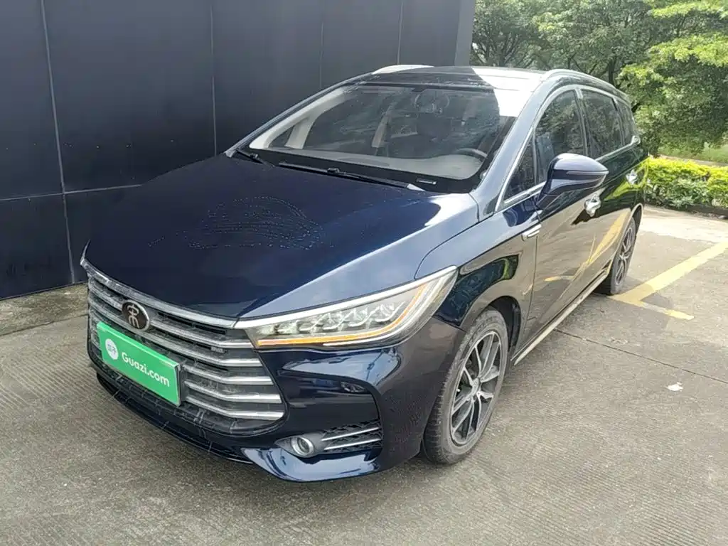 BYD MAX