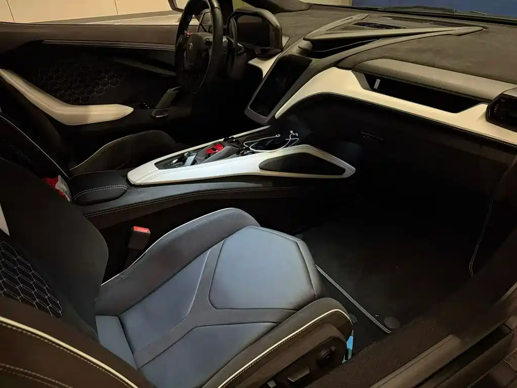 Lamborghini Revuelto — миниатюра 13
