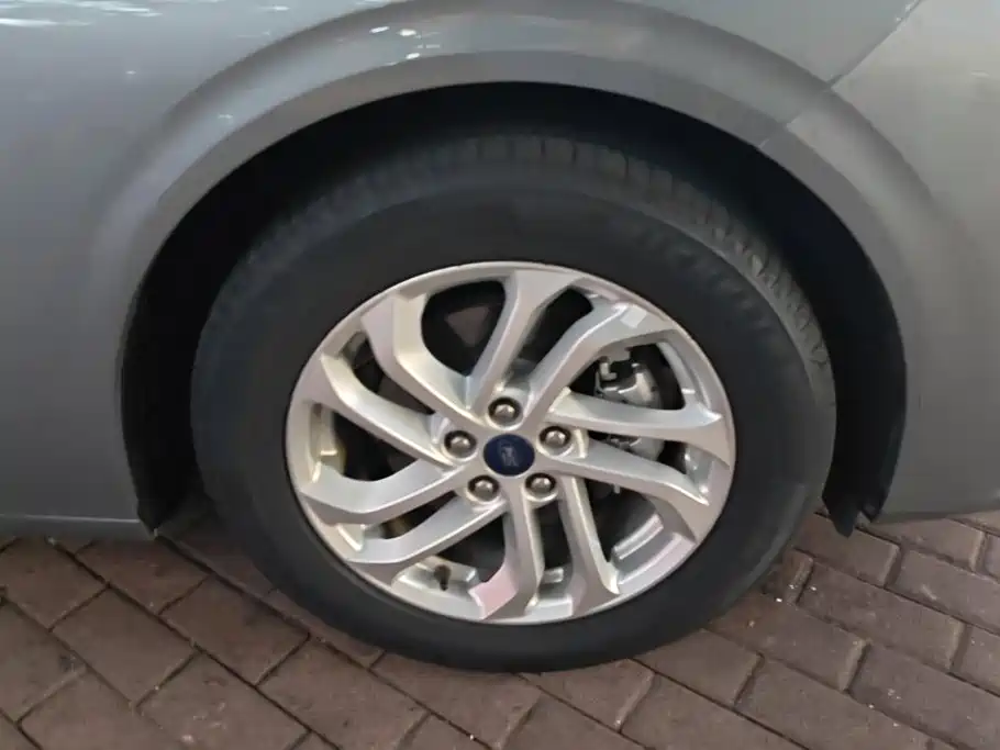 Ford Mondeo — миниатюра 6