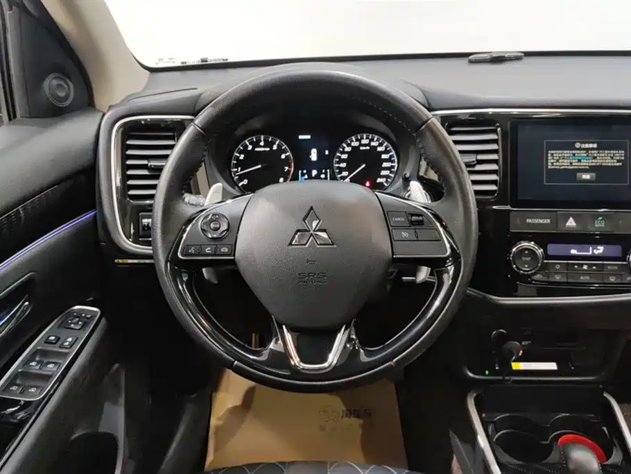 MITSUBISHI OUTLANDER