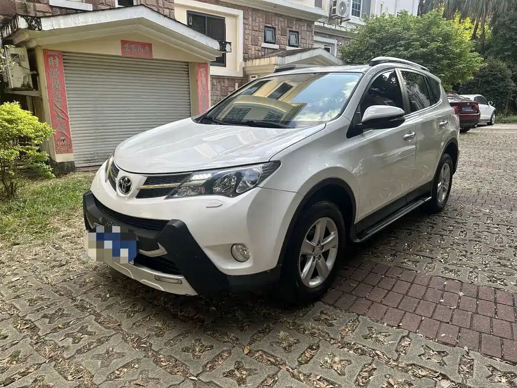 Toyota RAV4 — миниатюра 3