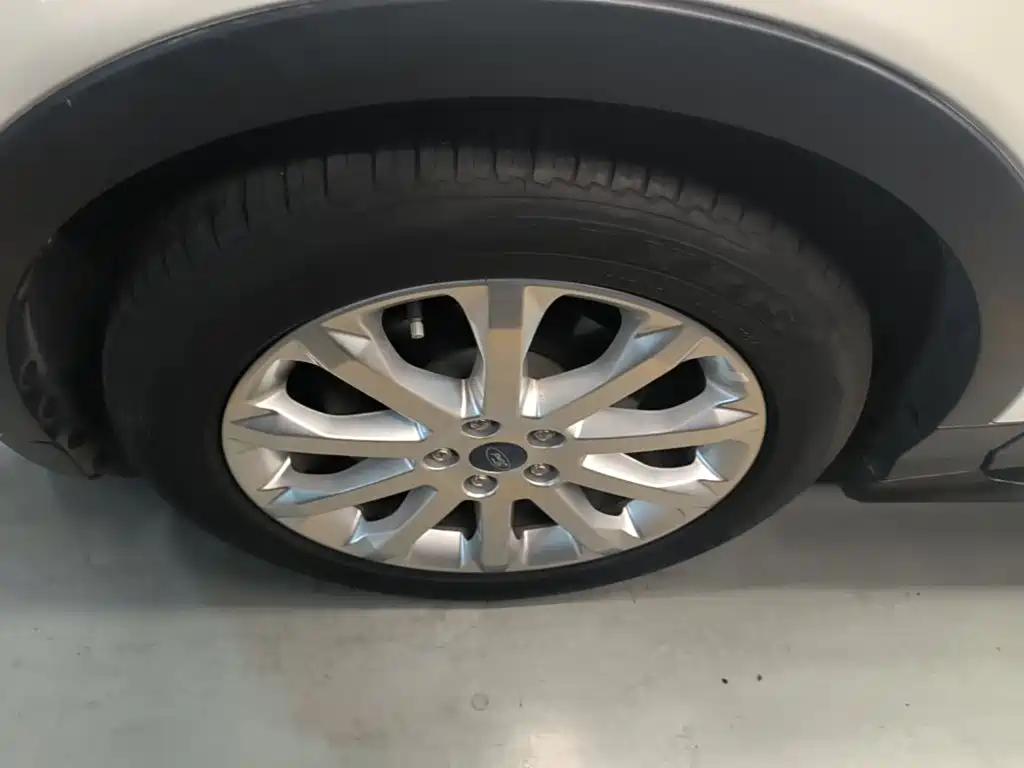 Ford Kuga — миниатюра 23