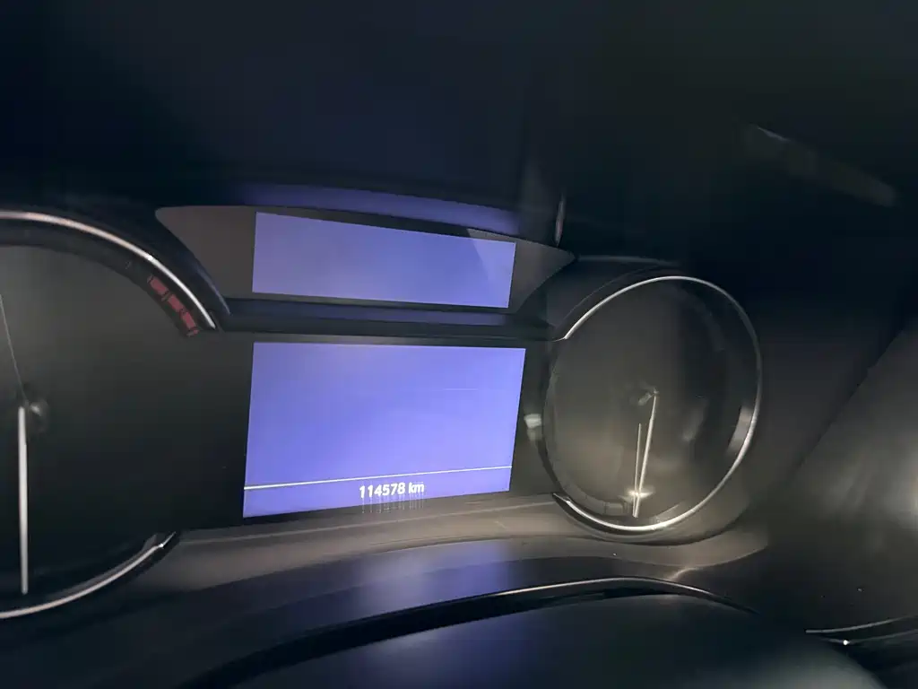 Cadillac XT5 - фото 10