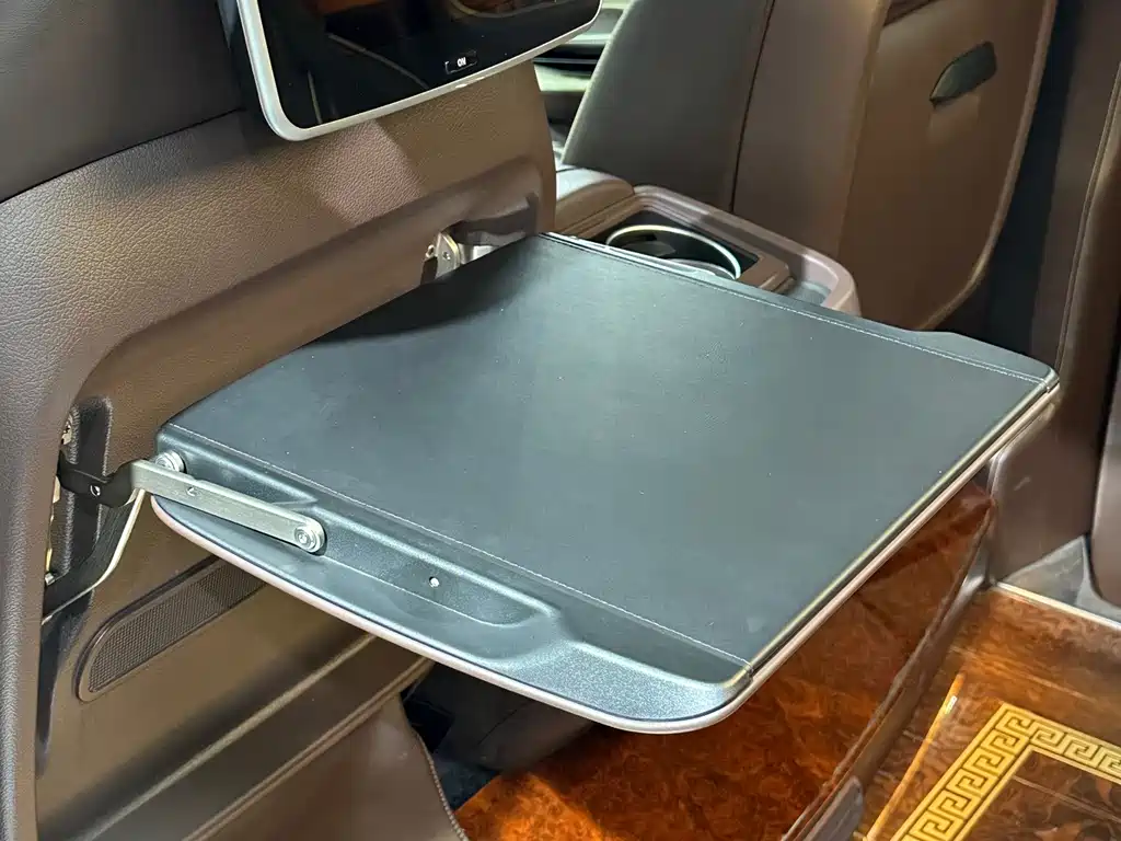 Mercedes-Benz V-Class (Import) — миниатюра 19