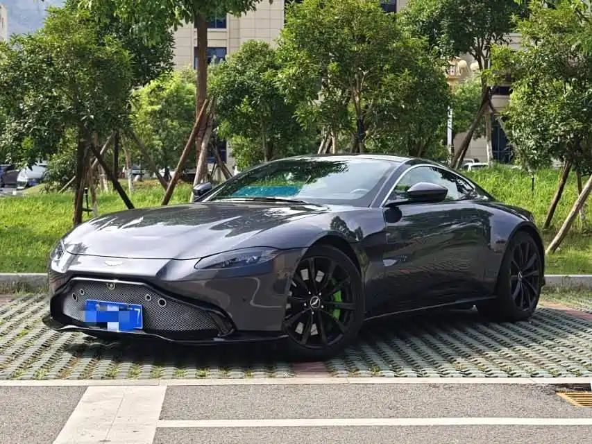 Aston Martin V8 Vantage 2019