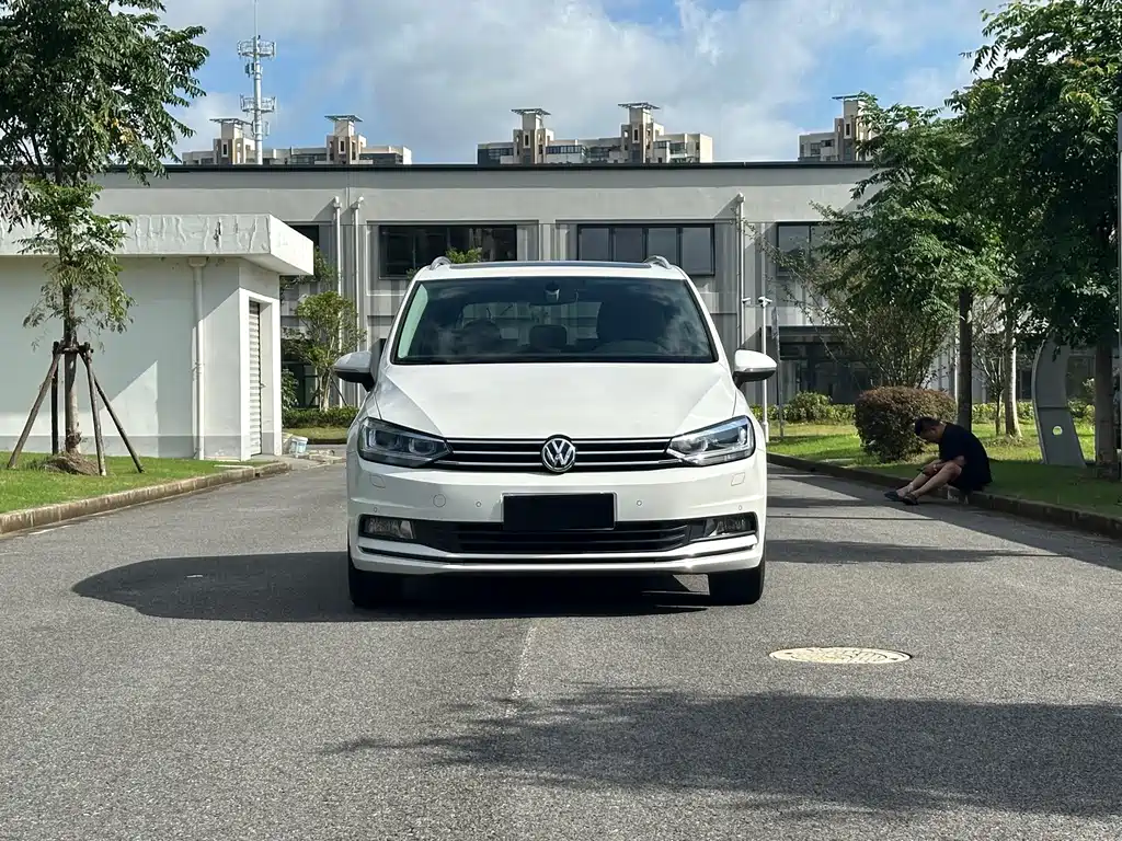 Volkswagen Touran — миниатюра 2