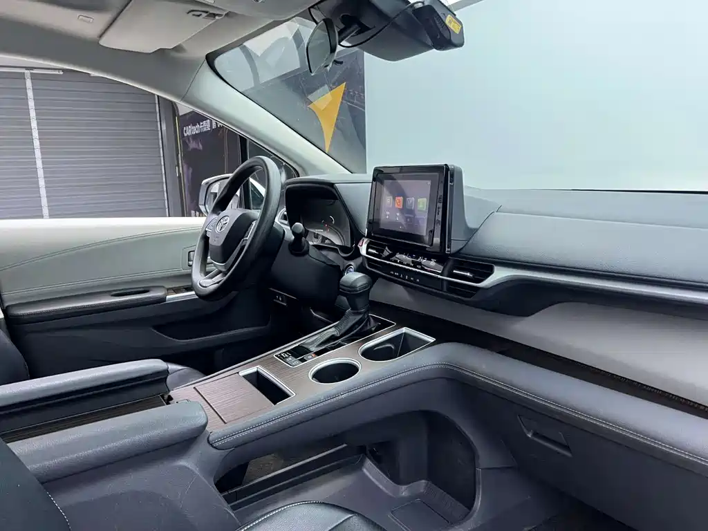 Toyota Sienna 2023 2.5L Comfort