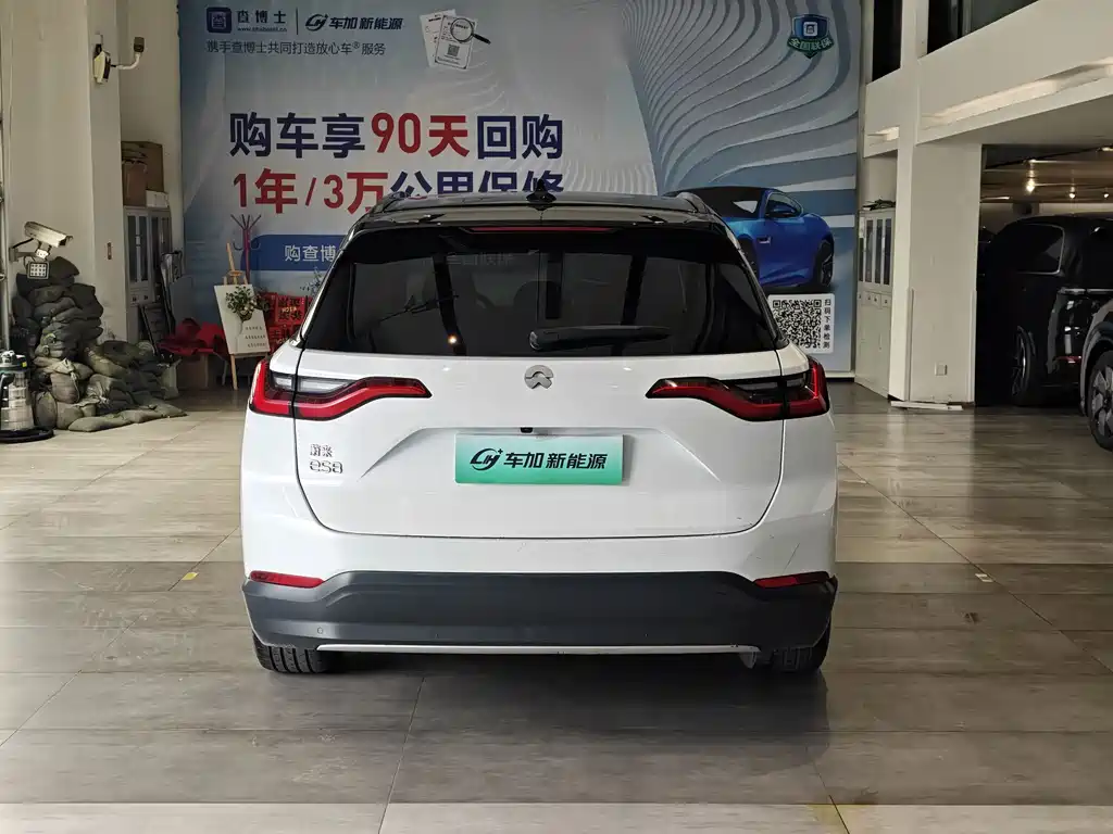 NIO ES8 2018 355KM мест